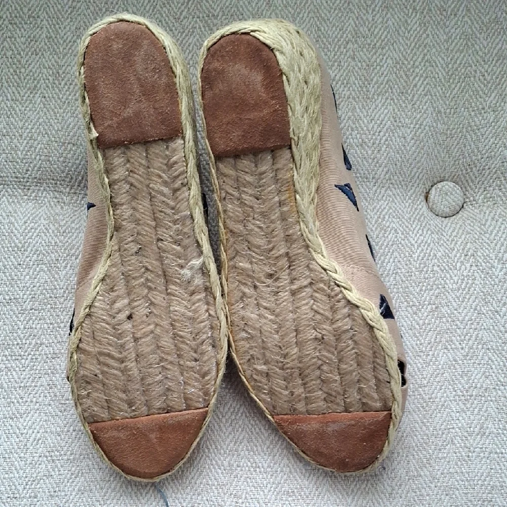 Lauren Ralph Lauren Tan Canvas Flats with Navy Sailboat Embroidery - Picture 5 of 7